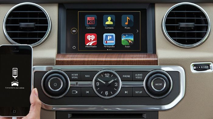 Tοποθετήθηκε το νέο infotainment σύστημα Land Rover InControl Apps, το οποίο συνδέεται με smartphone. 